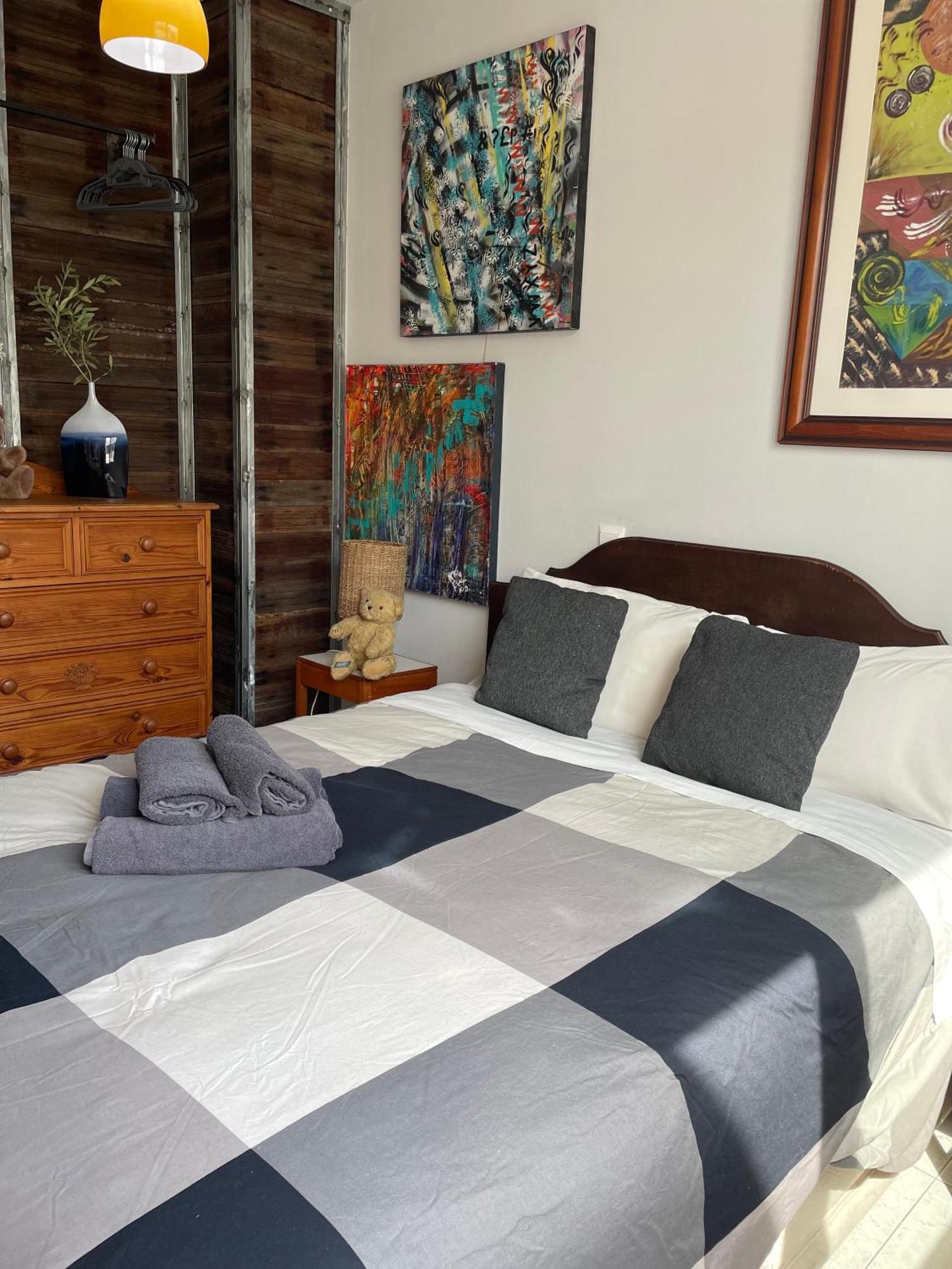 Vans 24~400 Meters To Apartment Paphos
