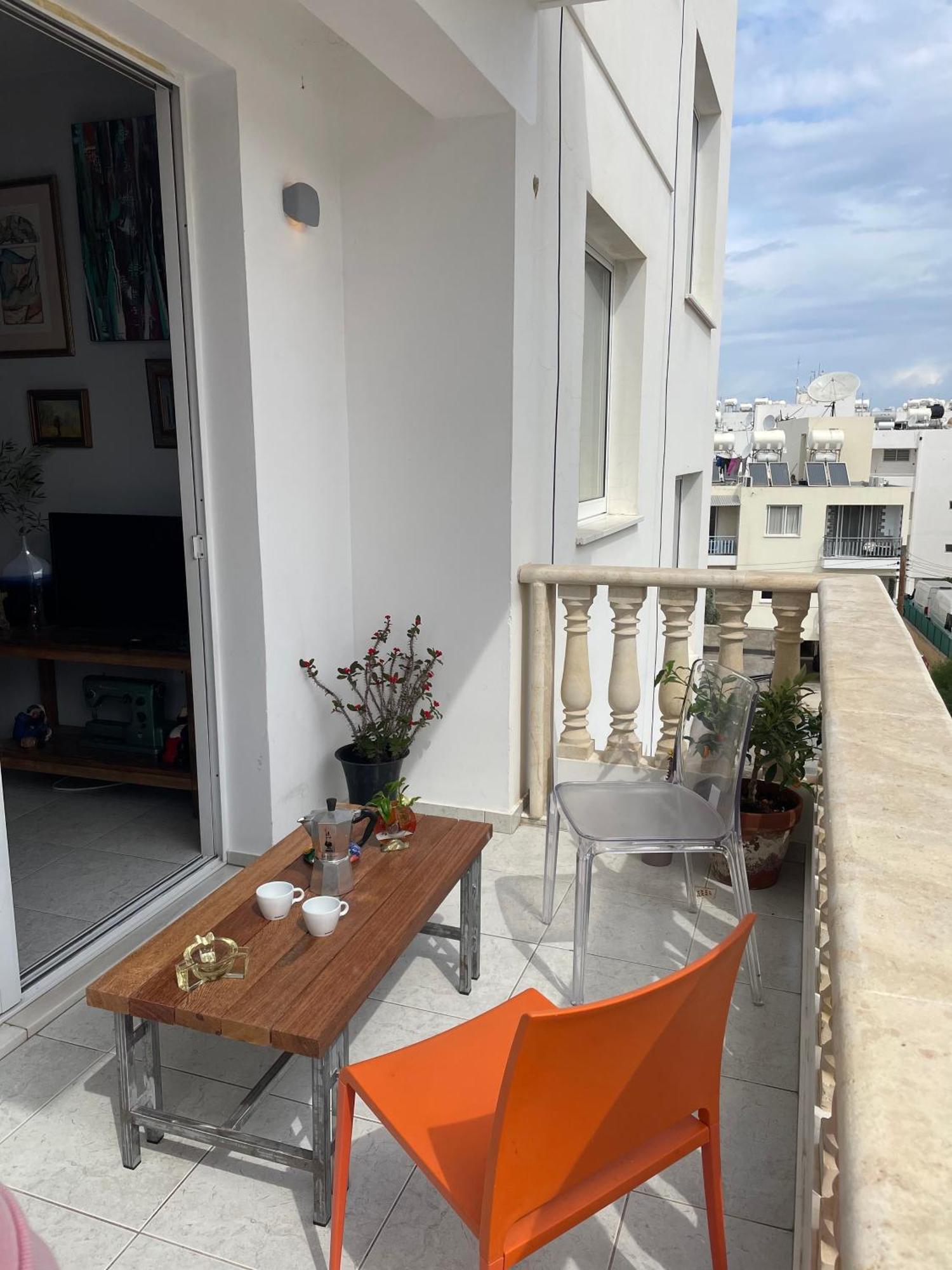 Apartment Vans 24~400 Meters To
